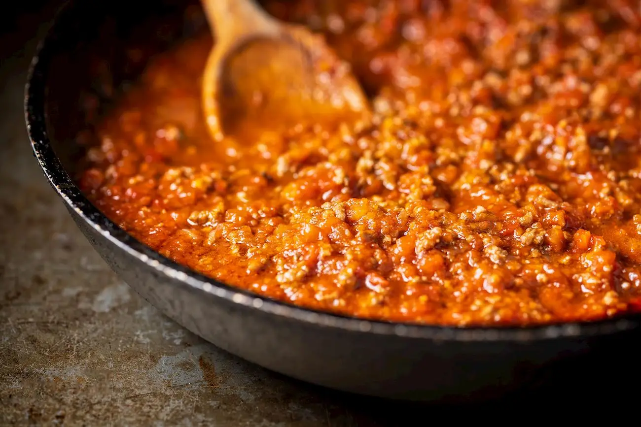 Come preparare il ragù alla bolognese perfetto: l’errore che rovina il sapore