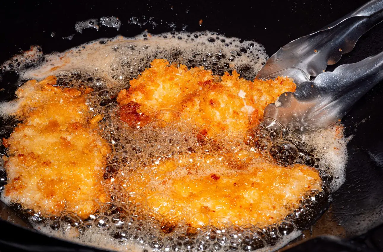 Il segreto per friggere senza odori e con crosta perfetta