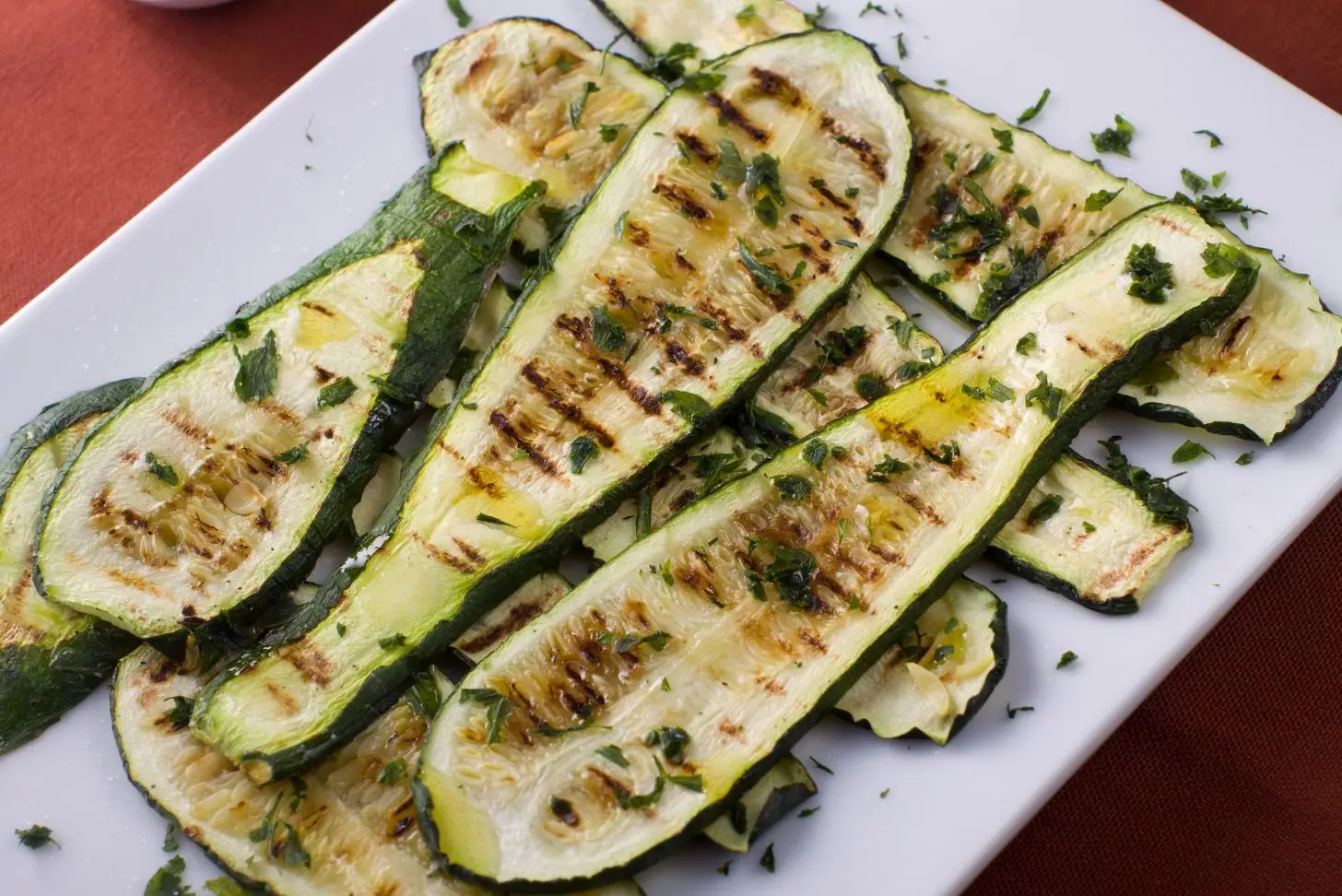 Zucchine grigliate mai così buone: il trucco dello chef per farle saporite e non molli