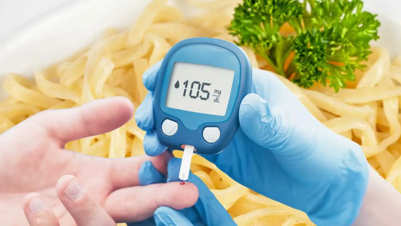 Raffreddare la pasta prima di mangiarla aiuta la glicemia? Ecco la verità