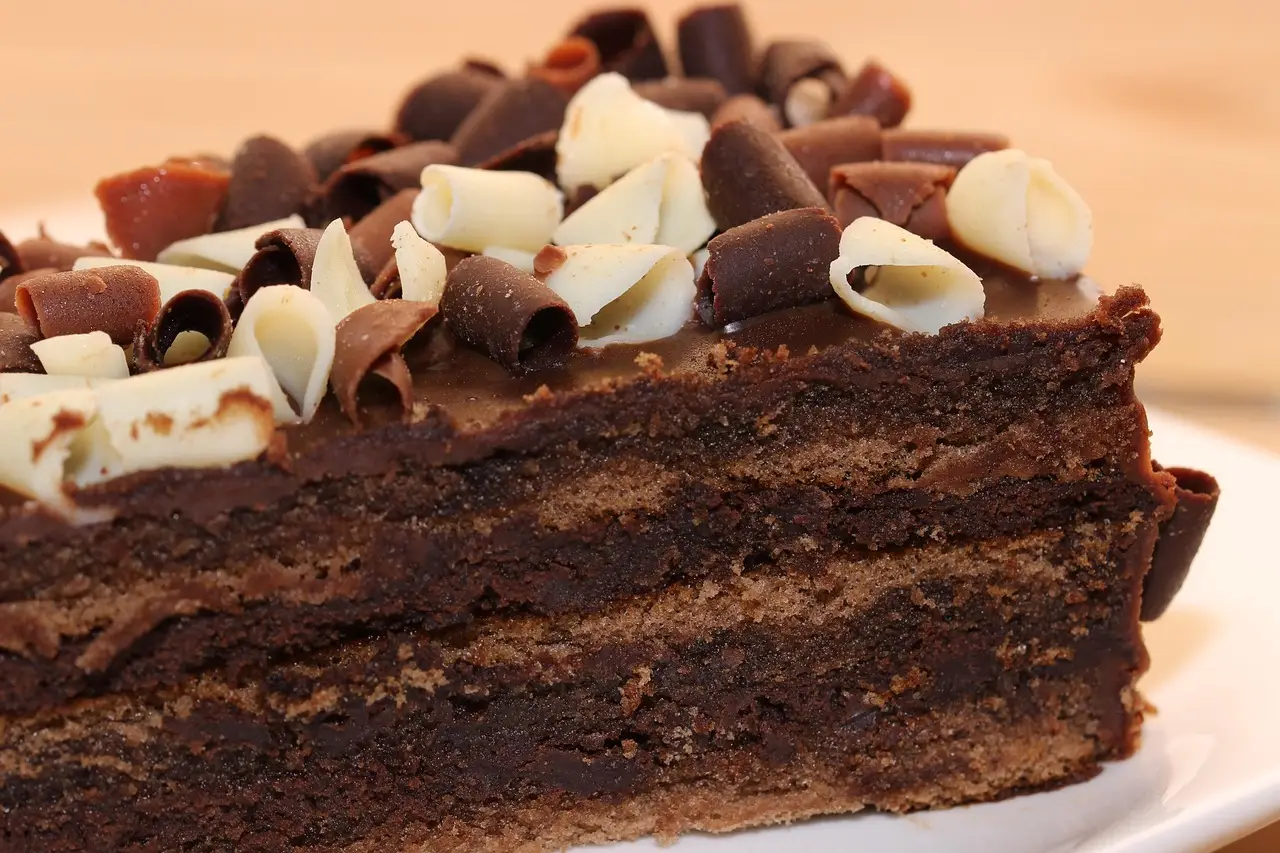 Torta al cioccolato umida con il metodo dell’acqua bollente